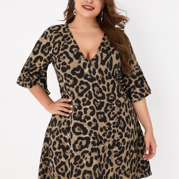Plus Size Leopard Deep V Neck Half Sleeves Dress 2